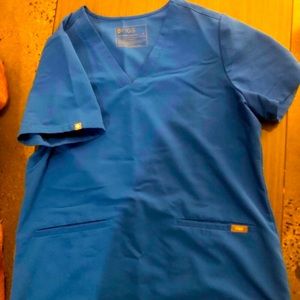 Figs, Casma Scrub top